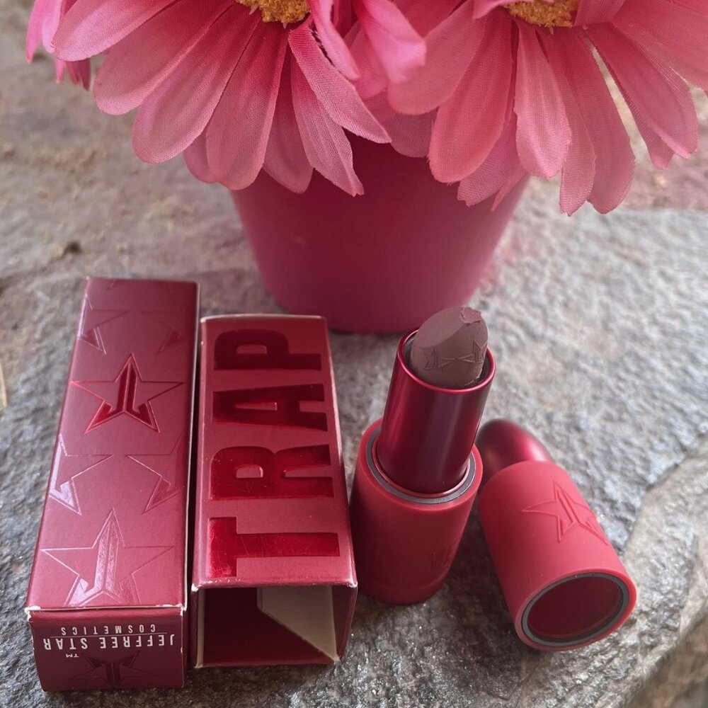 JEFFREE STARR VELVET TRAP LIPSTICK MOUSE TRAP - COLOR ROUGE V134A